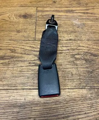 Nissan Note (E11) Middle seatbelt buckle (rear) 