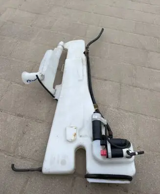 Honda CR-V Windshield washer fluid reservoir/tank 