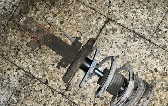 Renault Megane III Front shock absorber/damper