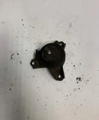 Hyundai Tucson JM Engine mount bracket 218122E200