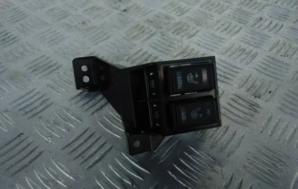 Nissan Leaf II (ZE1) Seat heating switch 682UU5SH0A