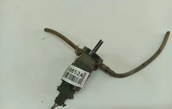 Nissan Note (E11) Windscreen/windshield washer pump 593385