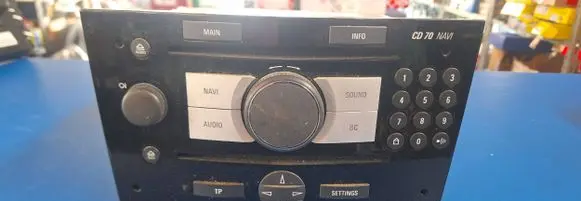 Opel Zafira B Radio/GPS head unit trim CD70navi