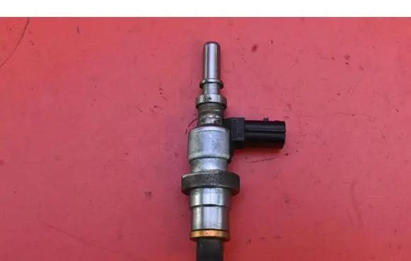 Renault Megane III Fuel injector 8200769153