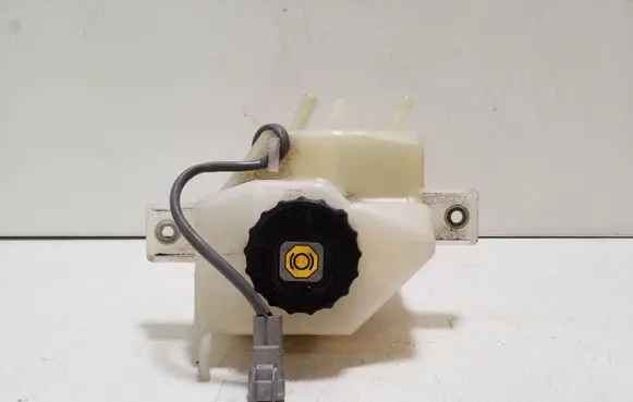 Brake fluid reservoir