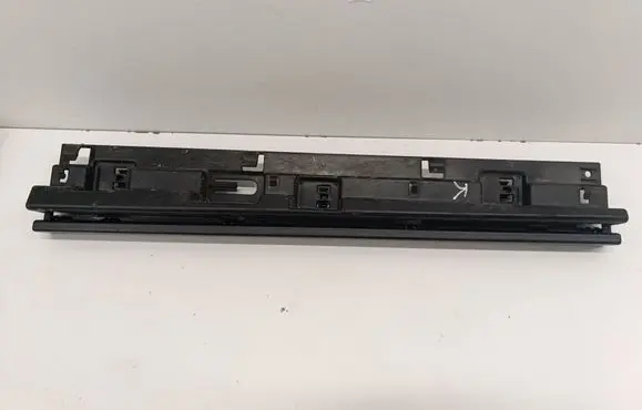 BMW 2 F46 Sill supporting ledge 7301939