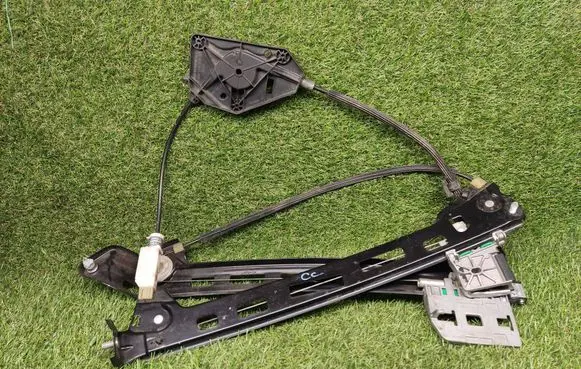 Volkswagen PASSAT CC Front window lifting mechanism without motor 3C8837461J 964938104
