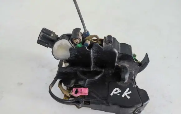 Subaru Legacy Front door lock