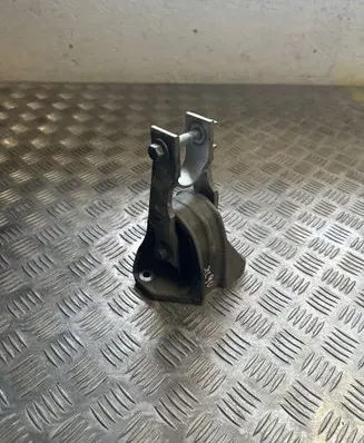 Volvo XC90 Engine mount bracket 32139936