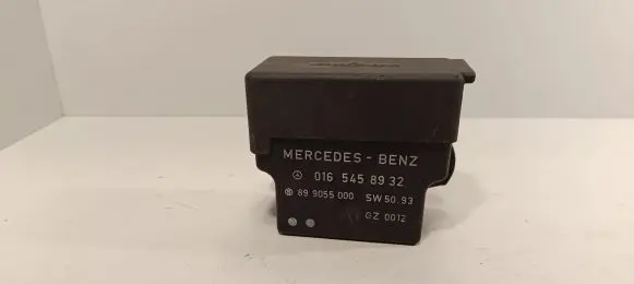 Mercedes-Benz E W210 Glow plug pre-heat relay 0165458932