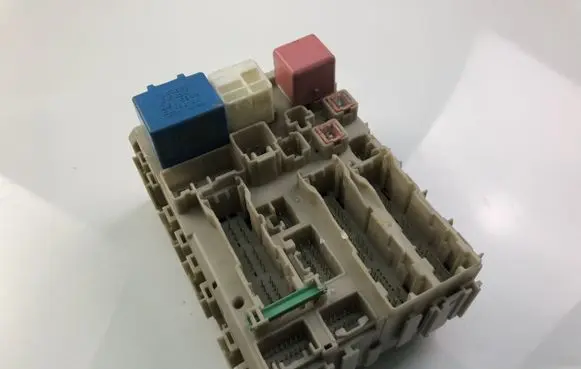 Toyota Avensis Verso Fuse box set 827300F051C