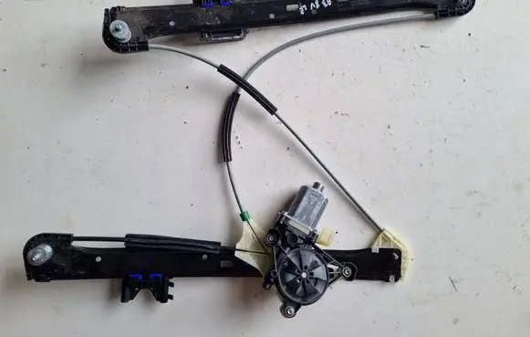 Audi A3 S3 8V Front door window regulator with motor 8V4837461