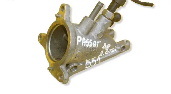 Volkswagen PASSAT B8 Throttle valve 04L128637A