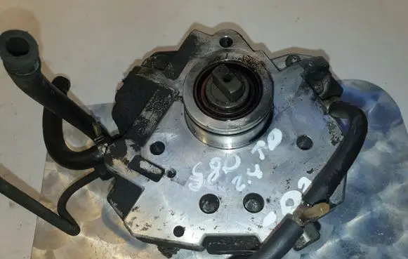 Volvo S80 Fuel injection high pressure pump 8642778