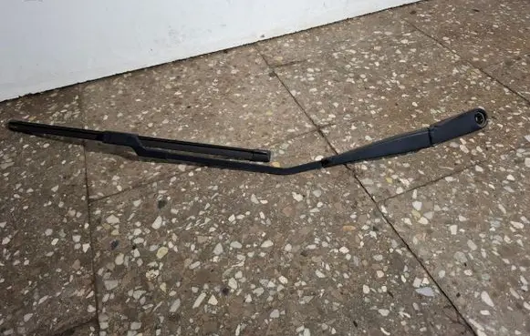 Volvo V60 Front wiper blade arm 30753505