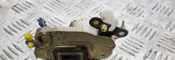 Nissan Terrano Front door lock 