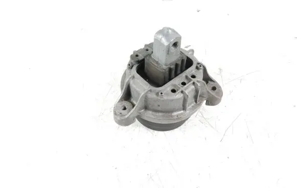 BMW 5 F10 F11 Engine mount bracket 6785601 310314