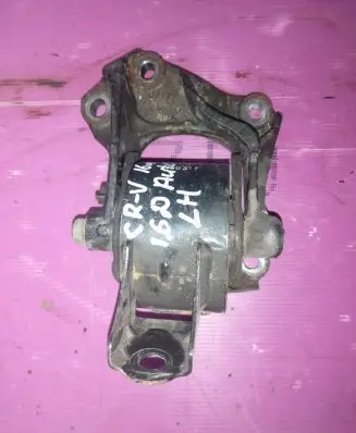 Honda CR-V Engine mount bracket