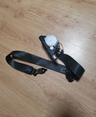 Skoda Fabia Mk2 (5J) Front seatbelt 5J0857702B 34066168 040011
