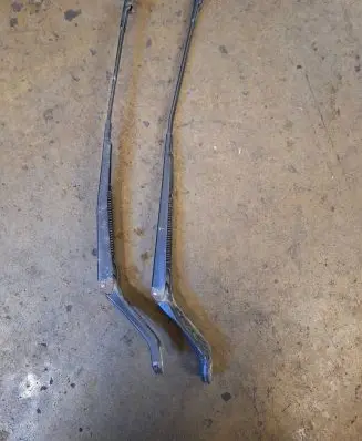Seat Alhambra (Mk1) Front wiper blade arm 7M3955409