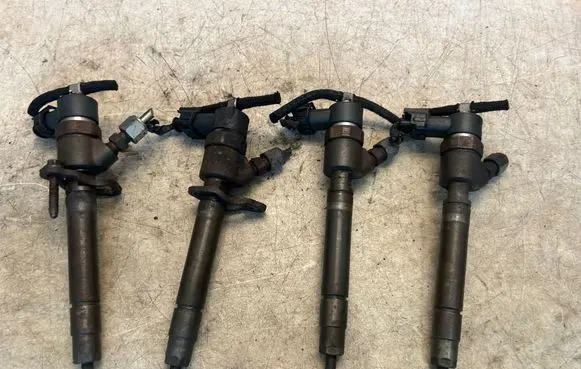 Volvo V70 Fuel injectors set 0445110251 30750283