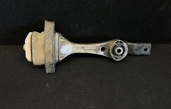 Volkswagen Golf IV Engine mount bracket 1J0199851