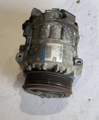 Renault Trafic III (X82) Air conditioning (A/C) compressor (pump) 926001732R