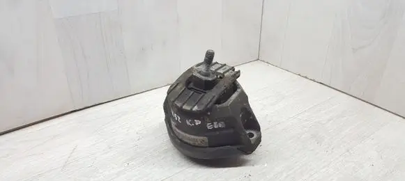 BMW 5 E60 E61 Engine mount bracket 6761089 586309