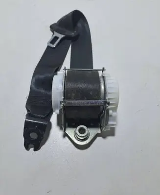 Volkswagen PASSAT B7 Rear seatbelt 33035173