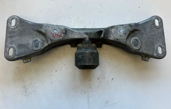 BMW 7 E38 Gearbox mounting bracket 1092473
