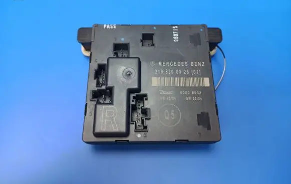 Mercedes-Benz CLS C219 Door control unit/module 2198200326