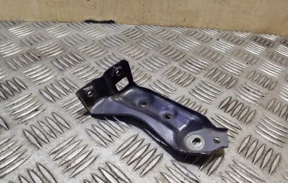 Honda CR-V Fender mounting bracket