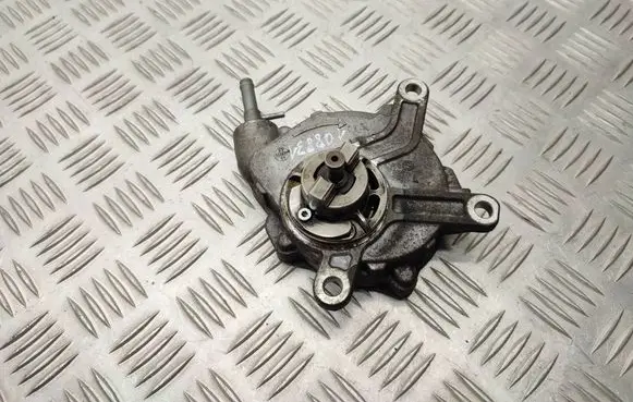 Toyota Avensis T270 Vacuum pump 