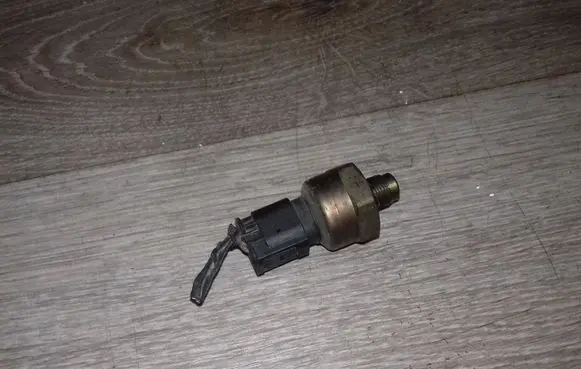 Volvo V70 Brake power pressure regulator 10052299271