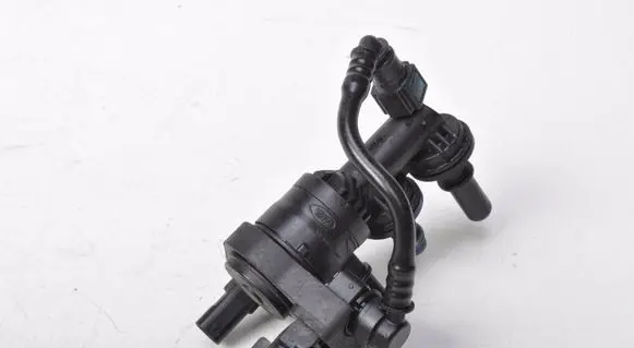 Land Rover Discovery Sport Valve vacuum J3P3-9C915-CA