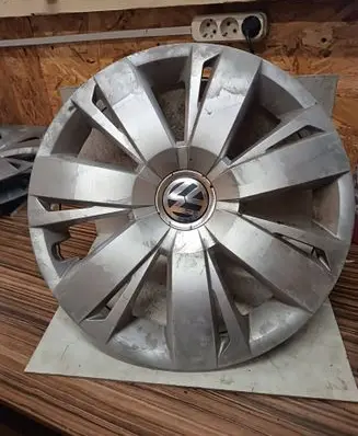 Volkswagen Jetta VI R16 wheel hub/cap/trim 5C0601147A