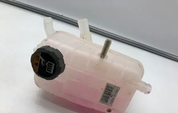 Hyundai Kona II Coolant expansion tank/reservoir 25430