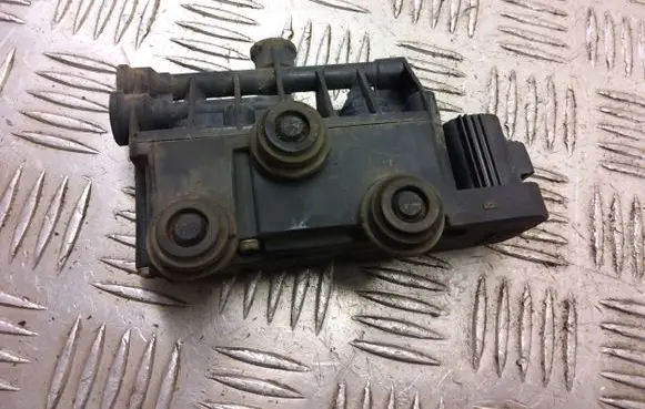 Land Rover Discovery 4 - LR4 Air suspension valve block 