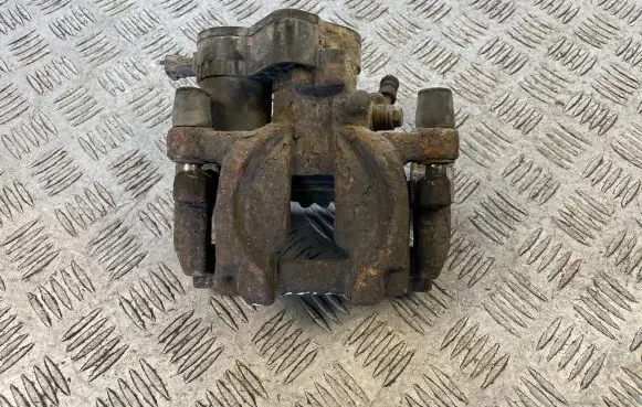 Subaru Outback (BS) Rear brake caliper