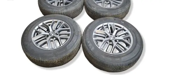 Nissan Rogue R17 alloy rim 