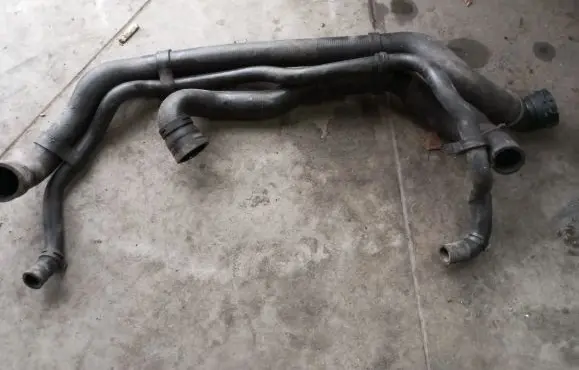 Porsche Cayenne (92A) Engine coolant pipe/hose 7P6122291