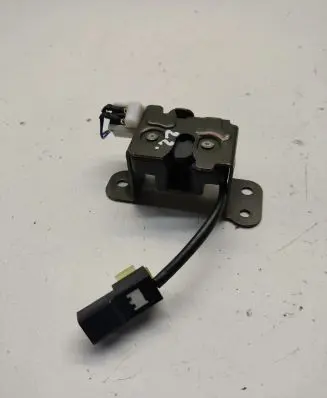 Hyundai Santa Fe Tailgate window lock/catch/latch 