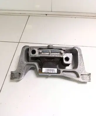 Mercedes-Benz B W246 W242 Engine mounting bracket A2462402617 586735