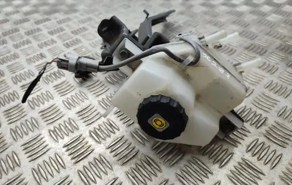Brake fluid reservoir