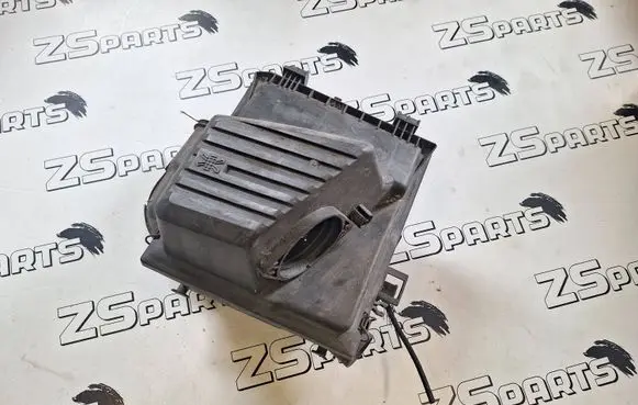 Volkswagen Golf III Air filter box 1H0129620 1H0129607DC