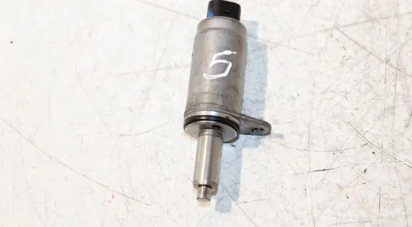 Volkswagen Golf VII Camshaft vanos timing valve 06E103697H