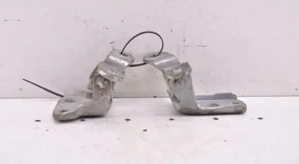 Toyota Prius (XW20) Front door upper hinge