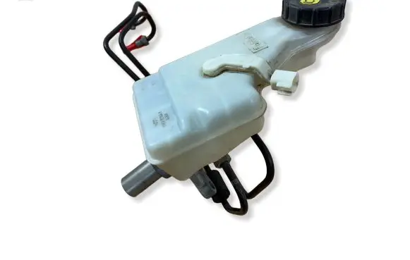 Ford Focus Master brake cylinder BV612C246A