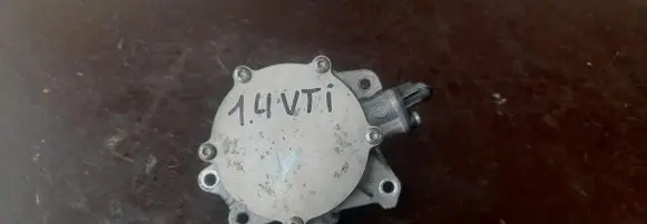 Peugeot 208 I Vacuum pump 7597920