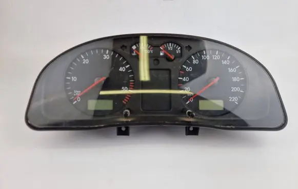 Volkswagen PASSAT B5 Speedometer (instrument cluster) 3B1919880C 110008920024